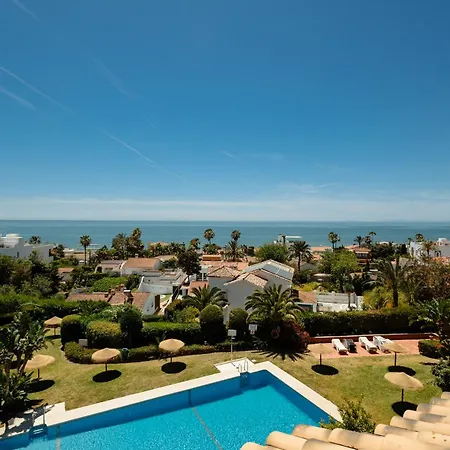 Modern Beachside Penthouse With Amazing Sea Views In Costabella, * マルベーリャ