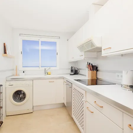 Apartamento Modern Beachside Penthouse With Amazing Sea Views In Costabella, *