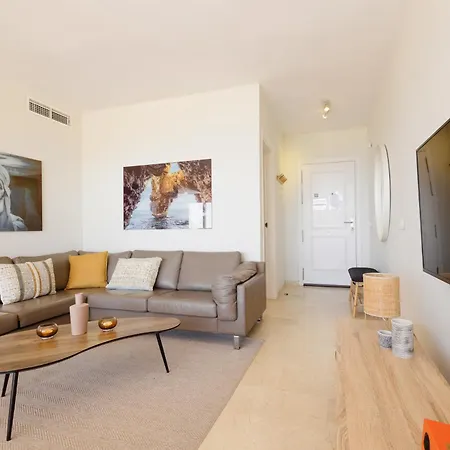 Modern Beachside Penthouse With Amazing Sea Views In Costabella, Apartamento Marbella