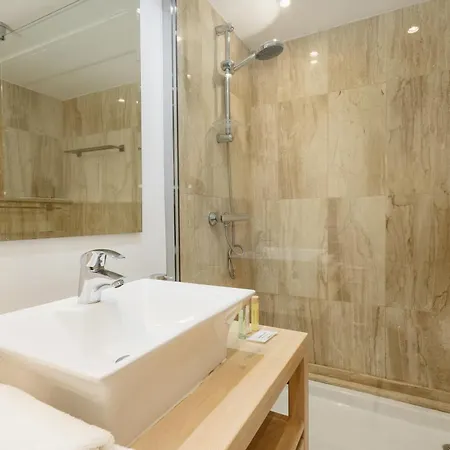 Appartement Modern Beachside Penthouse With Amazing Sea Views In Costabella, Marbella