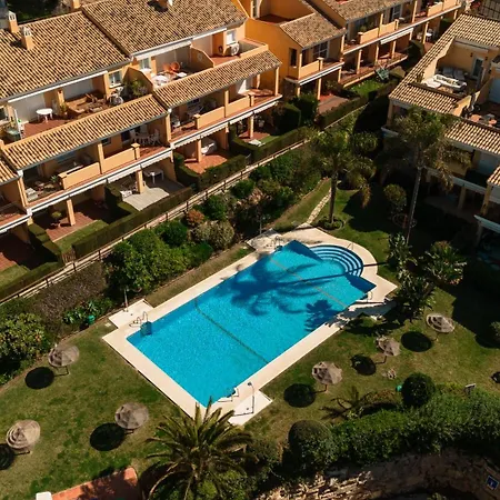 Modern Beachside Penthouse With Amazing Sea Views In Costabella, Apartmán *