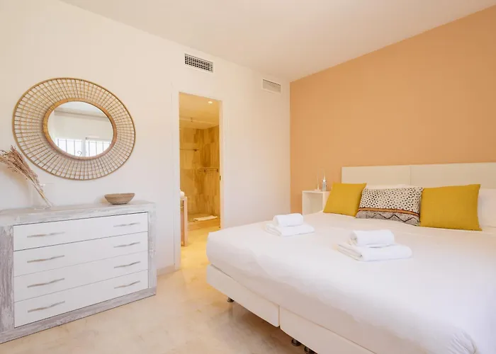 Modern Beachside Penthouse With Amazing Sea Views In Costabella, Appartamento Marbella