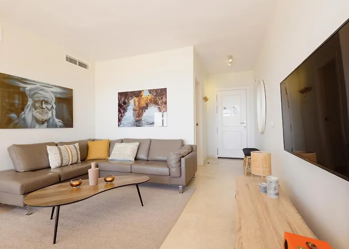 Modern Beachside Penthouse With Amazing Sea Views In Costabella, Appartamento Marbella