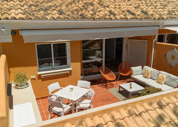 Modern Beachside Penthouse With Amazing Sea Views In Costabella, Appartamento *