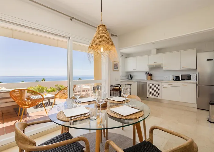 Modern Beachside Penthouse With Amazing Sea Views In Costabella, Appartamento Marbella