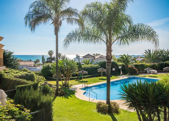 Appartamento Modern Beachside Penthouse With Amazing Sea Views In Costabella,