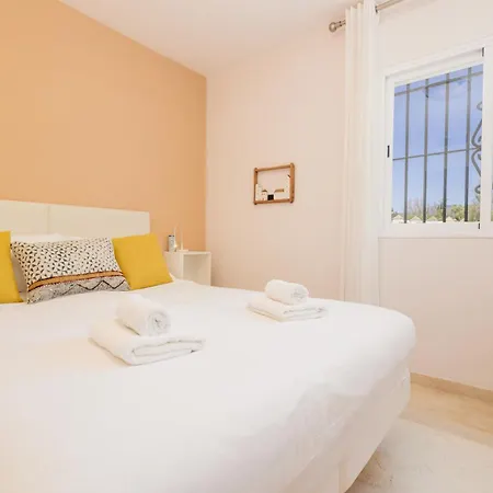 Διαμέρισμα Modern Beachside Penthouse With Amazing Sea Views In Costabella, Μαρμπέλλα