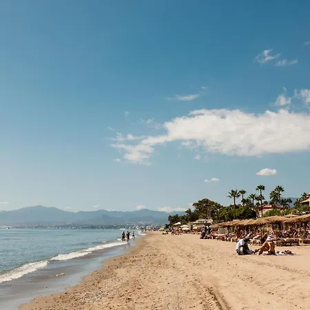 Daire Modern Beachside Penthouse With Amazing Sea Views In Costabella, Marbella