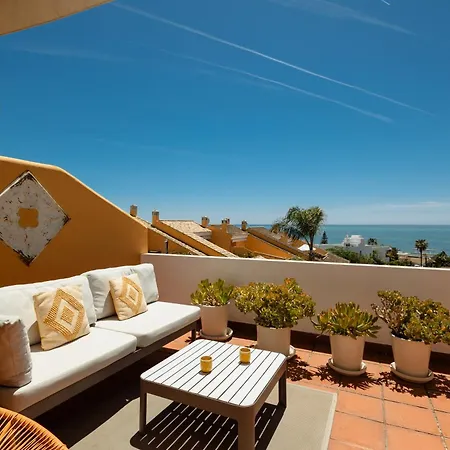 Daire Modern Beachside Penthouse With Amazing Sea Views In Costabella,