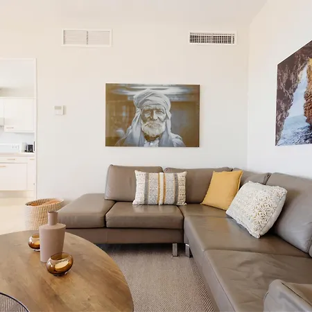 Daire Modern Beachside Penthouse With Amazing Sea Views In Costabella,