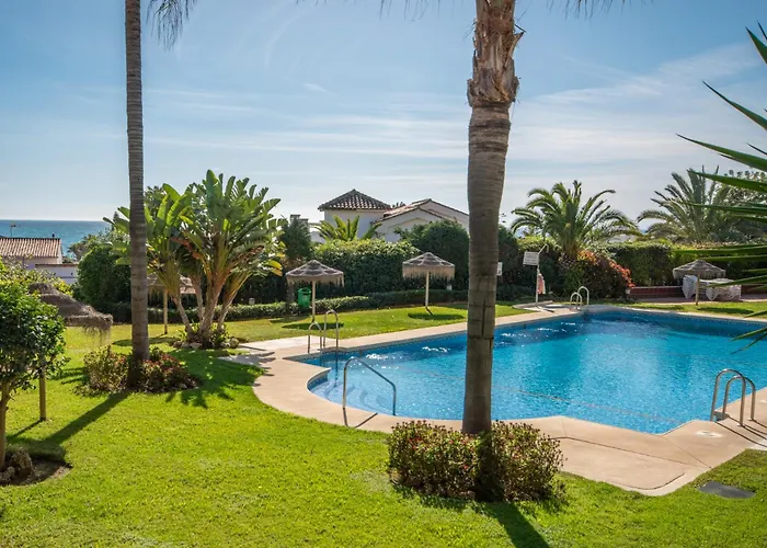 Modern Beachside Penthouse With Amazing Sea Views In Costabella, * Μαρμπέλλα